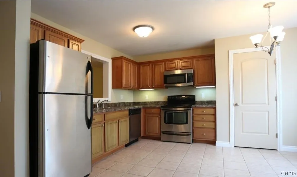 105 Pheasants Run Road, Kirkland, New York 13323, Kirkland, New York 13323, 2 Bedrooms Bedrooms, 5 Rooms Rooms,1 BathroomBathrooms,Residential Lease,For Rent,105 Pheasants Run Road, Kirkland, New York 13323,0,S1441596