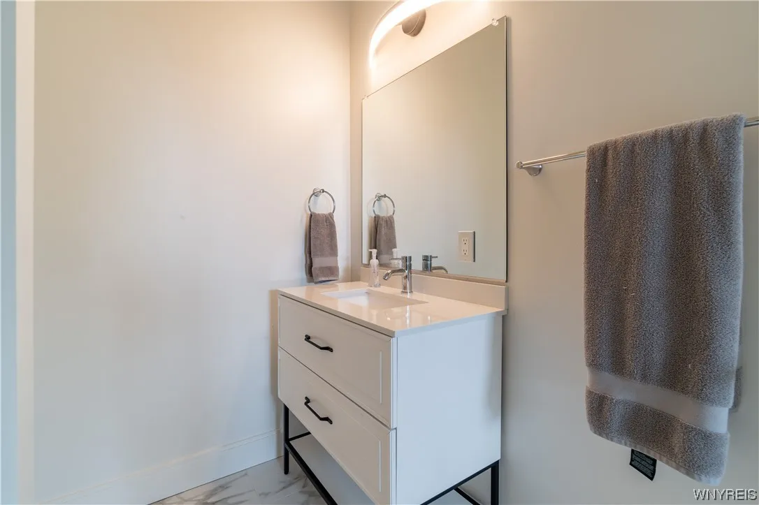340 Bird Ave 202, Buffalo, New York 14213, Buffalo, New York 14213, 2 Bedrooms Bedrooms, 5 Rooms Rooms,2 BathroomsBathrooms,Residential Lease,Closed,340 Bird Ave 202, Buffalo, New York 14213,0,B1469964