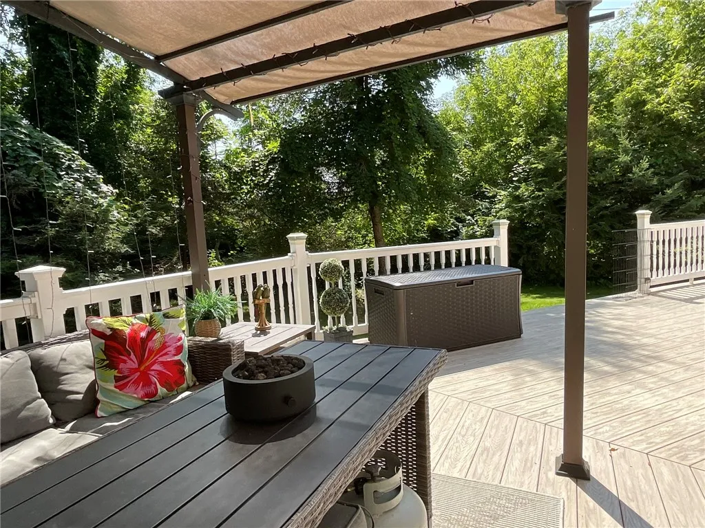 413 Bartell Lane, Webster, New York 14580, Webster, New York 14580, 3 Bedrooms Bedrooms, 10 Rooms Rooms,3 BathroomsBathrooms,Residential,Closed,413 Bartell Lane, Webster, New York 14580,0,R1488693