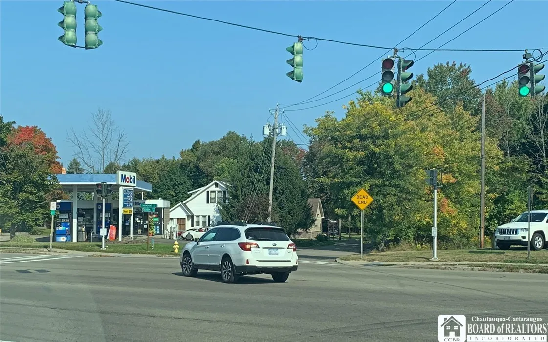 Very busy intersection!!