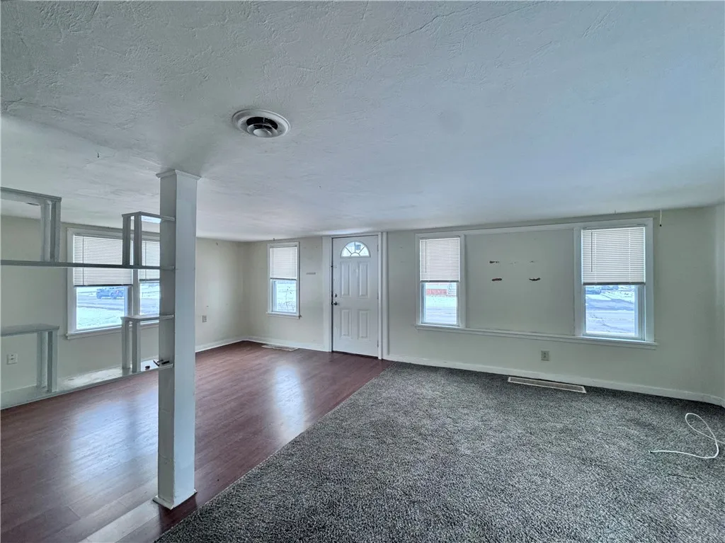 444 North Avenue, Parma, New York 14468, Parma, New York 14468, 6 Rooms Rooms,Commercial Sale,For Sale,444 North Avenue, Parma, New York 14468,0,R1497387
