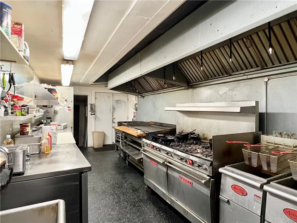 444 North Avenue, Parma, New York 14468, Parma, New York 14468, 6 Rooms Rooms,Commercial Sale,For Sale,444 North Avenue, Parma, New York 14468,0,R1497387