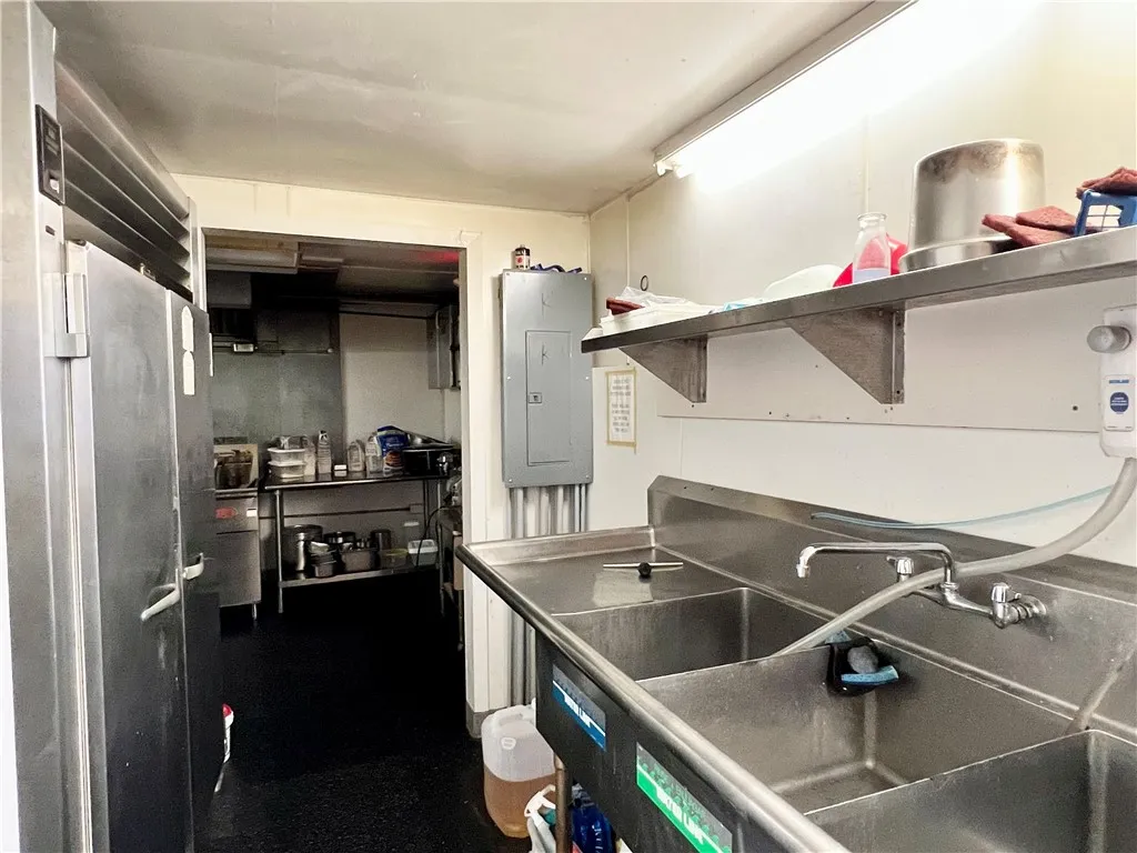 444 North Avenue, Parma, New York 14468, Parma, New York 14468, 6 Rooms Rooms,Commercial Sale,For Sale,444 North Avenue, Parma, New York 14468,0,R1497387