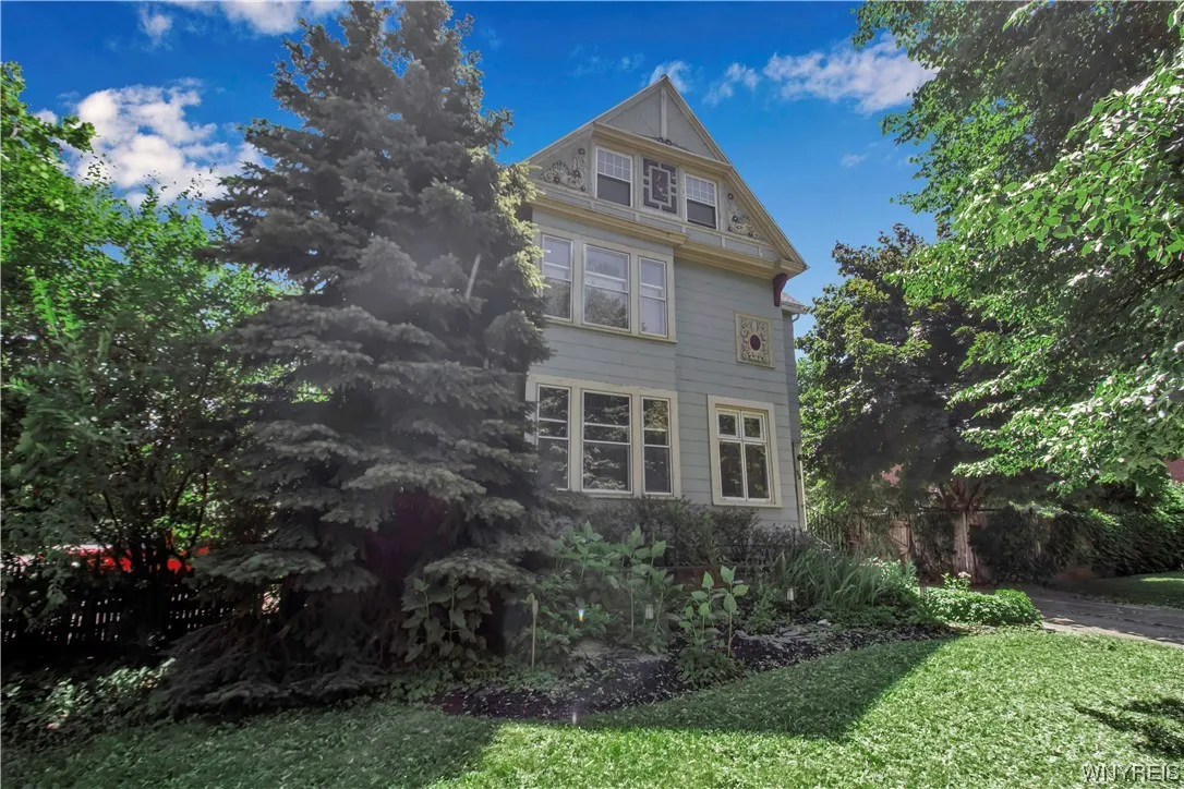 59 Linwood Avenue, Buffalo, New York 14209, Buffalo, New York 14209, 6 Bedrooms Bedrooms, ,3 BathroomsBathrooms,Residential,Closed,59 Linwood Avenue, Buffalo, New York 14209,0,B1502687