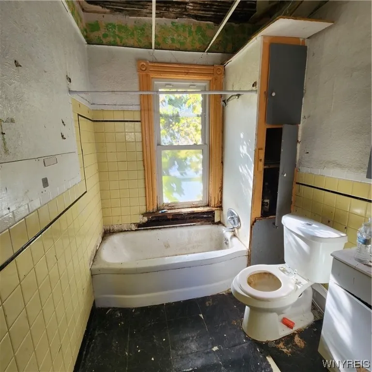52 Orange Street, Buffalo, New York 14204, Buffalo, New York 14204, 5 Bedrooms Bedrooms, 9 Rooms Rooms,2 BathroomsBathrooms,Residential,Closed,52 Orange Street, Buffalo, New York 14204,0,B1506061