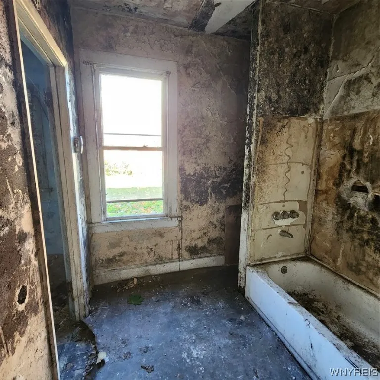 52 Orange Street, Buffalo, New York 14204, Buffalo, New York 14204, 5 Bedrooms Bedrooms, 9 Rooms Rooms,2 BathroomsBathrooms,Residential,Closed,52 Orange Street, Buffalo, New York 14204,0,B1506061