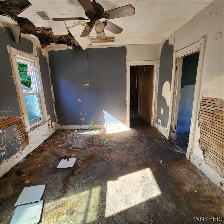 52 Orange Street, Buffalo, New York 14204, Buffalo, New York 14204, 5 Bedrooms Bedrooms, 9 Rooms Rooms,2 BathroomsBathrooms,Residential,Closed,52 Orange Street, Buffalo, New York 14204,0,B1506061