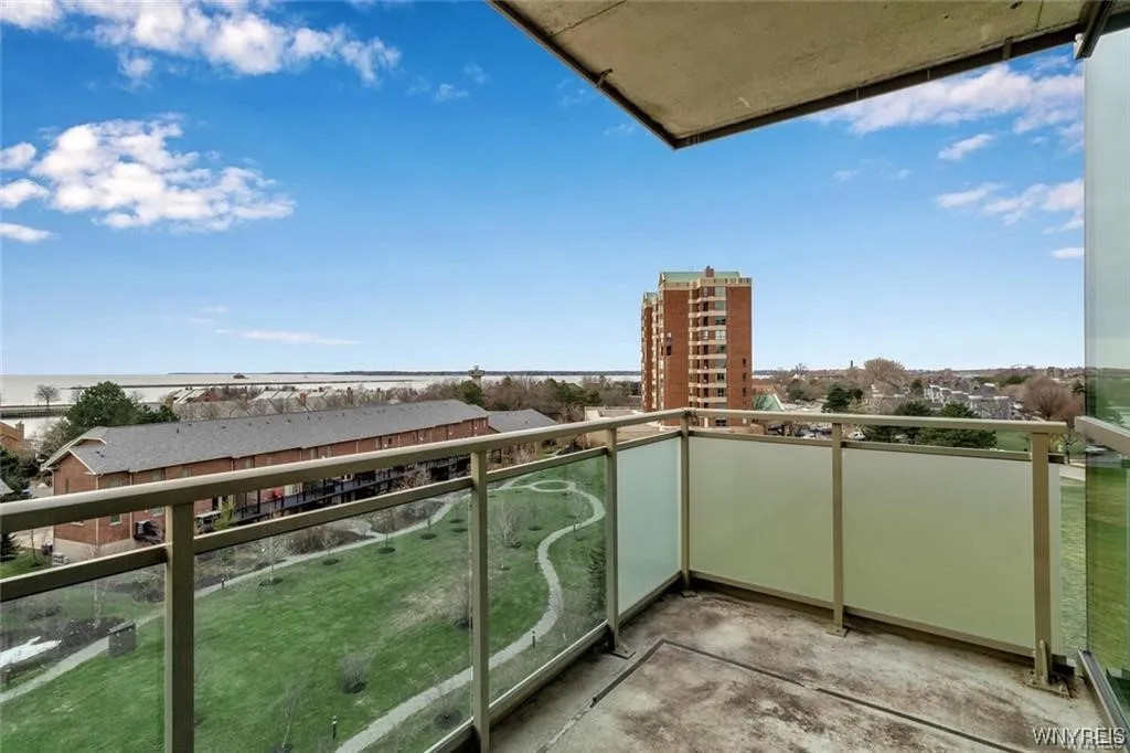132 Lakefront Boulevard 405, Buffalo, New York 142, Buffalo, New York 14202, 2 Bedrooms Bedrooms, 4 Rooms Rooms,2 BathroomsBathrooms,Residential,Closed,132 Lakefront Boulevard 405, Buffalo, New York 142,0,B1509270
