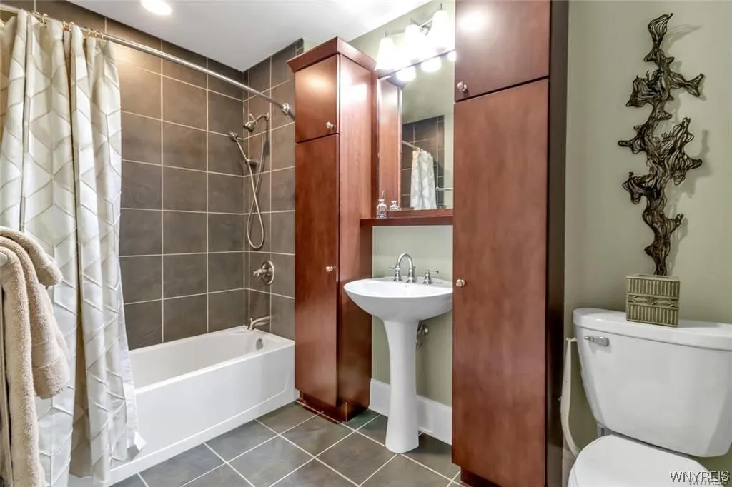 132 Lakefront Boulevard 405, Buffalo, New York 142, Buffalo, New York 14202, 2 Bedrooms Bedrooms, 4 Rooms Rooms,2 BathroomsBathrooms,Residential,Closed,132 Lakefront Boulevard 405, Buffalo, New York 142,0,B1509270