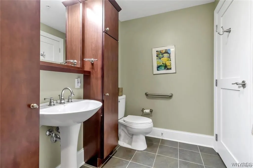 132 Lakefront Boulevard 405, Buffalo, New York 142, Buffalo, New York 14202, 2 Bedrooms Bedrooms, 4 Rooms Rooms,2 BathroomsBathrooms,Residential,Closed,132 Lakefront Boulevard 405, Buffalo, New York 142,0,B1509270