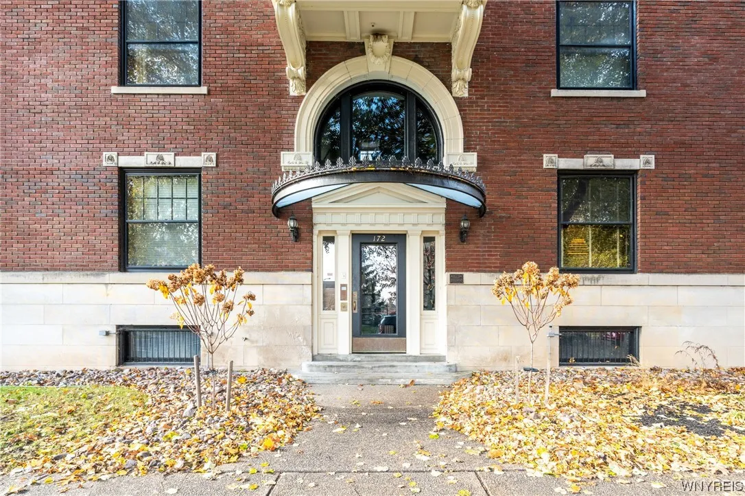 172 Linwood Avenue 3, Buffalo, New York 14209, Buffalo, New York 14209, 3 Bedrooms Bedrooms, 7 Rooms Rooms,2 BathroomsBathrooms,Residential,Closed,172 Linwood Avenue 3, Buffalo, New York 14209,0,B1511904