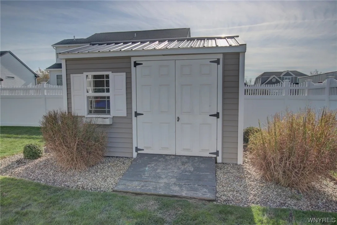 3627 Delilah Lane, Hamburg, New York 14075, Hamburg, New York 14075, 3 Bedrooms Bedrooms, 9 Rooms Rooms,1 BathroomBathrooms,Residential,Closed,3627 Delilah Lane, Hamburg, New York 14075,0,B1513274