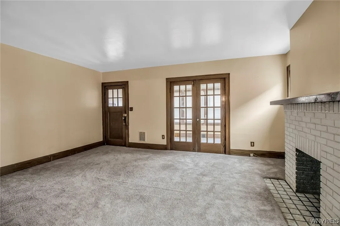 106 Jewett Avenue, Buffalo, New York 14214, Buffalo, New York 14214, 6 Bedrooms Bedrooms, ,2 BathroomsBathrooms,Residential,Closed,106 Jewett Avenue, Buffalo, New York 14214,0,B1515229