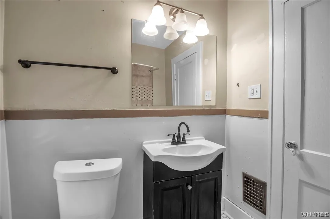 106 Jewett Avenue, Buffalo, New York 14214, Buffalo, New York 14214, 6 Bedrooms Bedrooms, ,2 BathroomsBathrooms,Residential,Closed,106 Jewett Avenue, Buffalo, New York 14214,0,B1515229