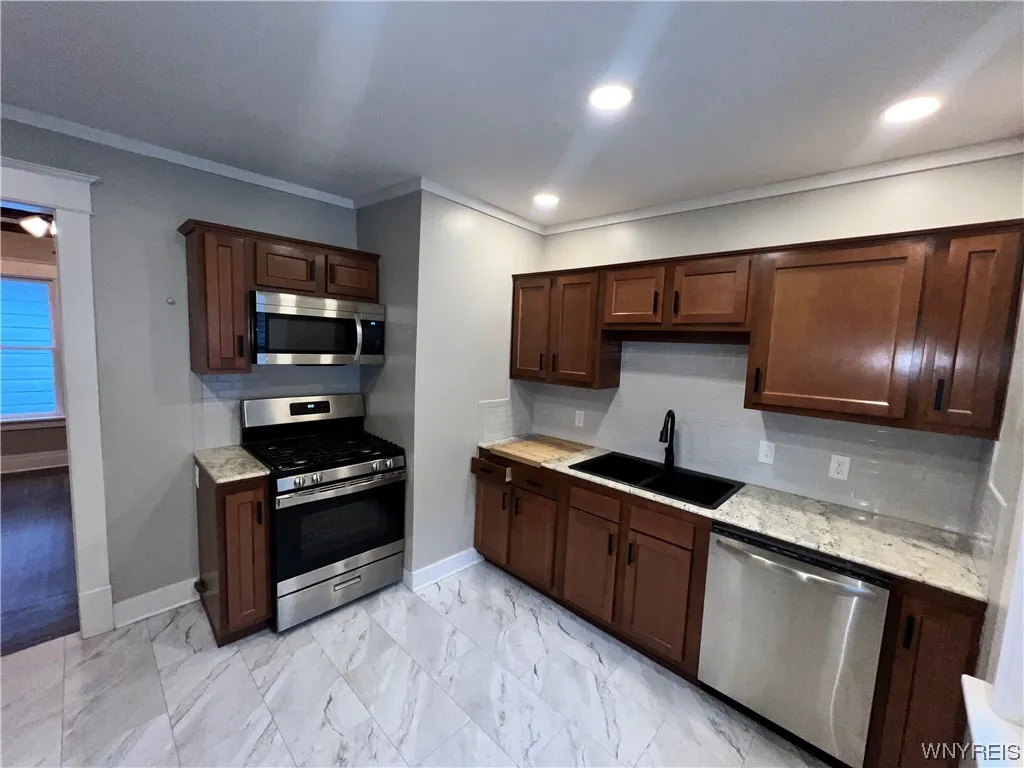 1560 Elmwood Avenue, Buffalo, New York 14207, Buffalo, New York 14207, 3 Bedrooms Bedrooms, 6 Rooms Rooms,1 BathroomBathrooms,Residential Lease,Closed,1560 Elmwood Avenue, Buffalo, New York 14207,0,B1515697