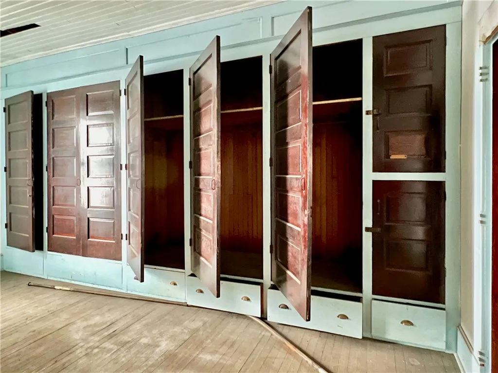 3rd Floor - 
Wardrobe Room