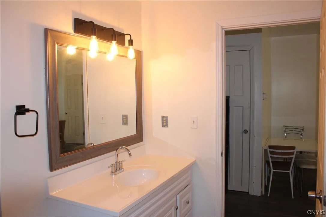 4966 State Route 31, Clay, New York 13041, Clay, New York 13041, 4 Bedrooms Bedrooms, 9 Rooms Rooms,2 BathroomsBathrooms,Residential,For Sale,4966 State Route 31, Clay, New York 13041,0,S1518329