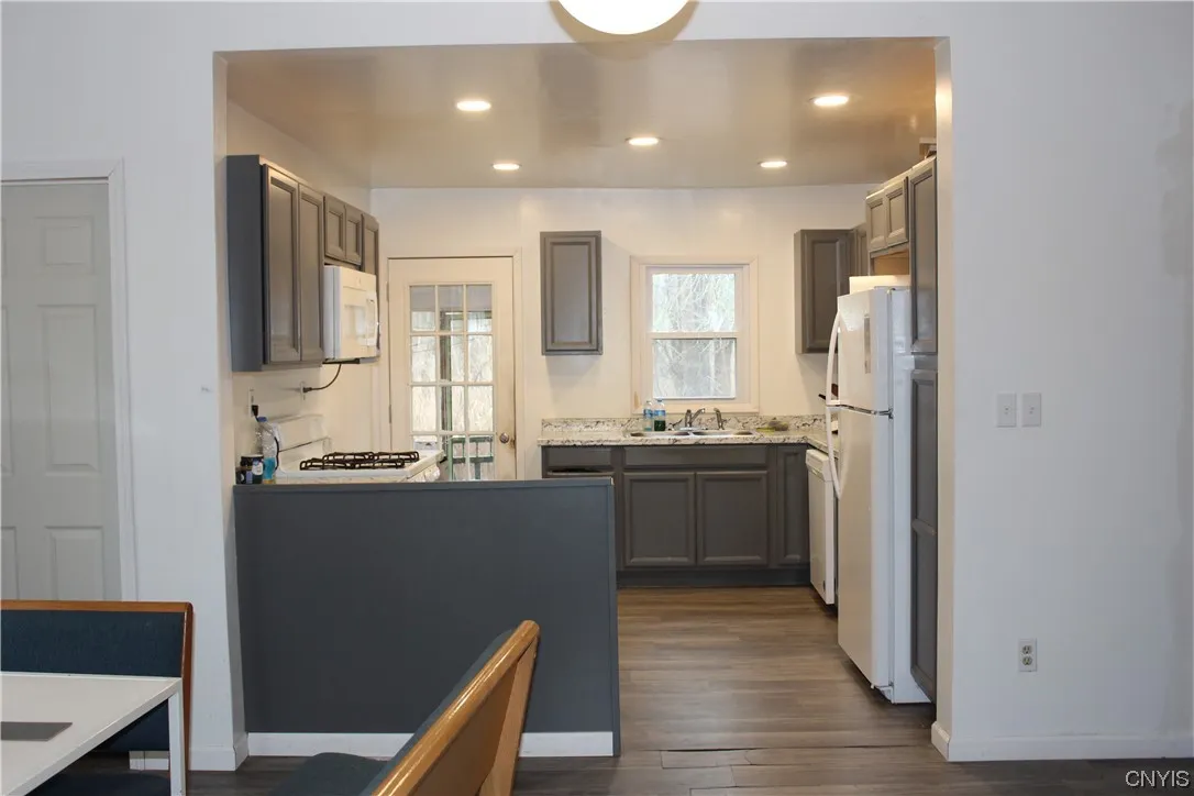 4966 State Route 31, Clay, New York 13041, Clay, New York 13041, 4 Bedrooms Bedrooms, 9 Rooms Rooms,2 BathroomsBathrooms,Residential,For Sale,4966 State Route 31, Clay, New York 13041,0,S1518329