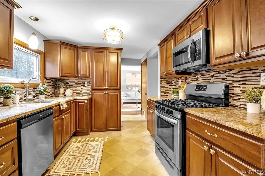 33 Candy Lane, Orchard Park, New York 14127, Orchard Park, New York 14127, 4 Bedrooms Bedrooms, 9 Rooms Rooms,2 BathroomsBathrooms,Residential,Closed,33 Candy Lane, Orchard Park, New York 14127,0,B1516557
