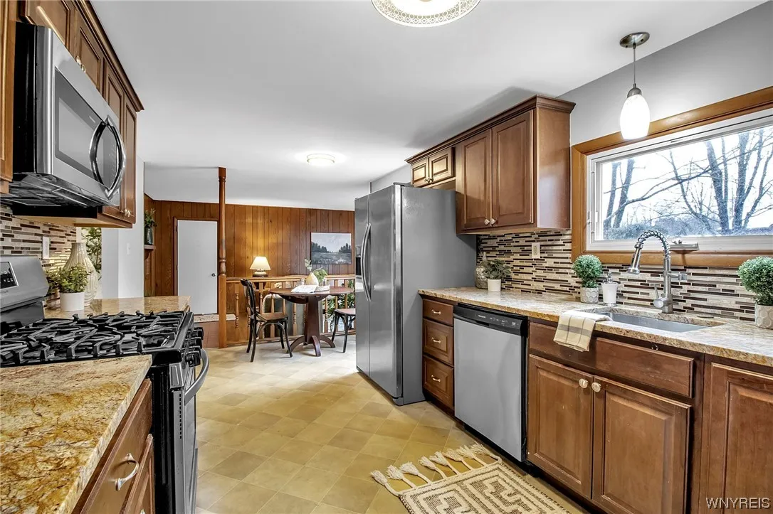 33 Candy Lane, Orchard Park, New York 14127, Orchard Park, New York 14127, 4 Bedrooms Bedrooms, 9 Rooms Rooms,2 BathroomsBathrooms,Residential,Closed,33 Candy Lane, Orchard Park, New York 14127,0,B1516557