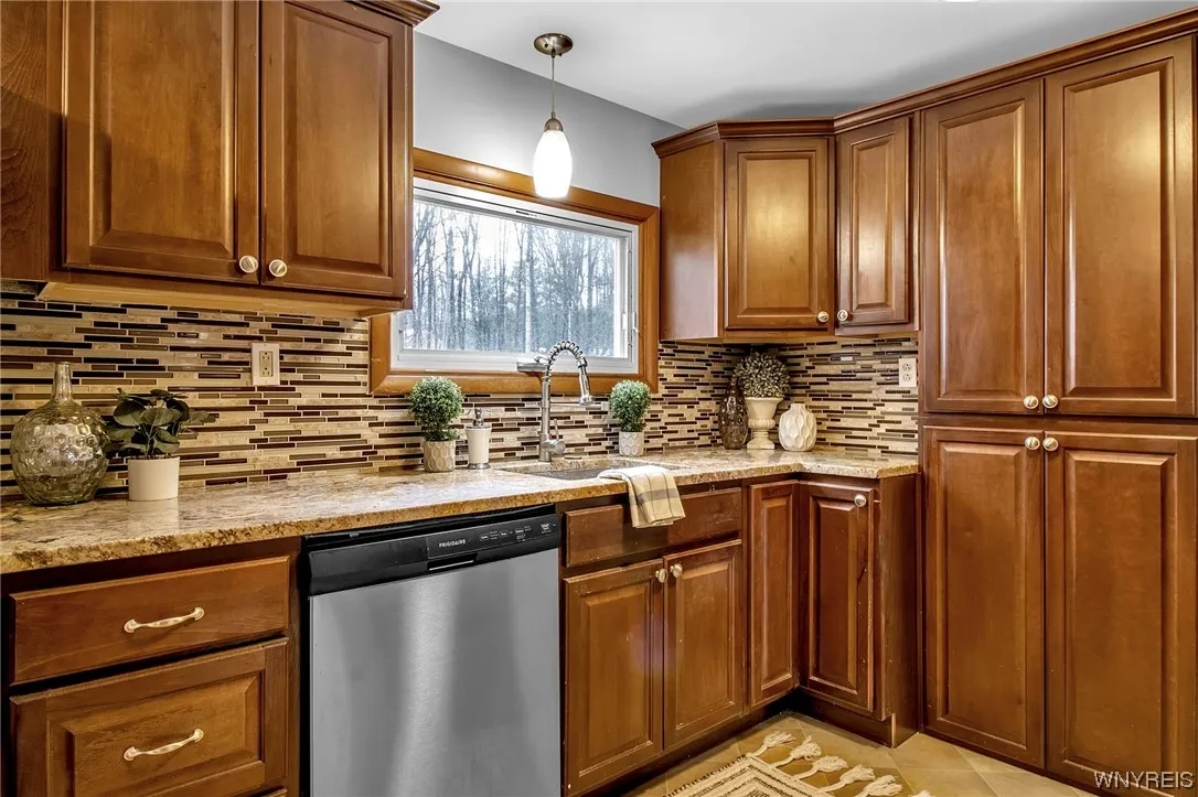 33 Candy Lane, Orchard Park, New York 14127, Orchard Park, New York 14127, 4 Bedrooms Bedrooms, 9 Rooms Rooms,2 BathroomsBathrooms,Residential,Closed,33 Candy Lane, Orchard Park, New York 14127,0,B1516557