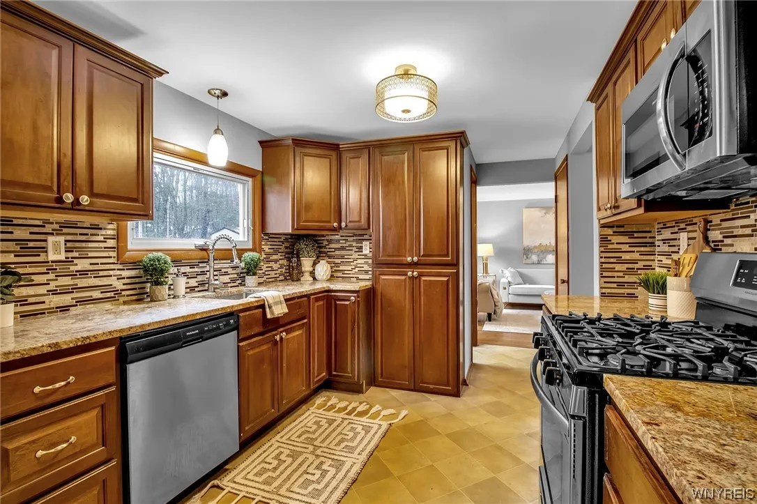 33 Candy Lane, Orchard Park, New York 14127, Orchard Park, New York 14127, 4 Bedrooms Bedrooms, 9 Rooms Rooms,2 BathroomsBathrooms,Residential,Closed,33 Candy Lane, Orchard Park, New York 14127,0,B1516557