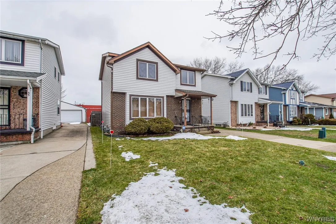 31 John Paul Court, Buffalo, New York 14206, Buffalo, New York 14206, 3 Bedrooms Bedrooms, 6 Rooms Rooms,1 BathroomBathrooms,Residential,Closed,31 John Paul Court, Buffalo, New York 14206,0,B1518618