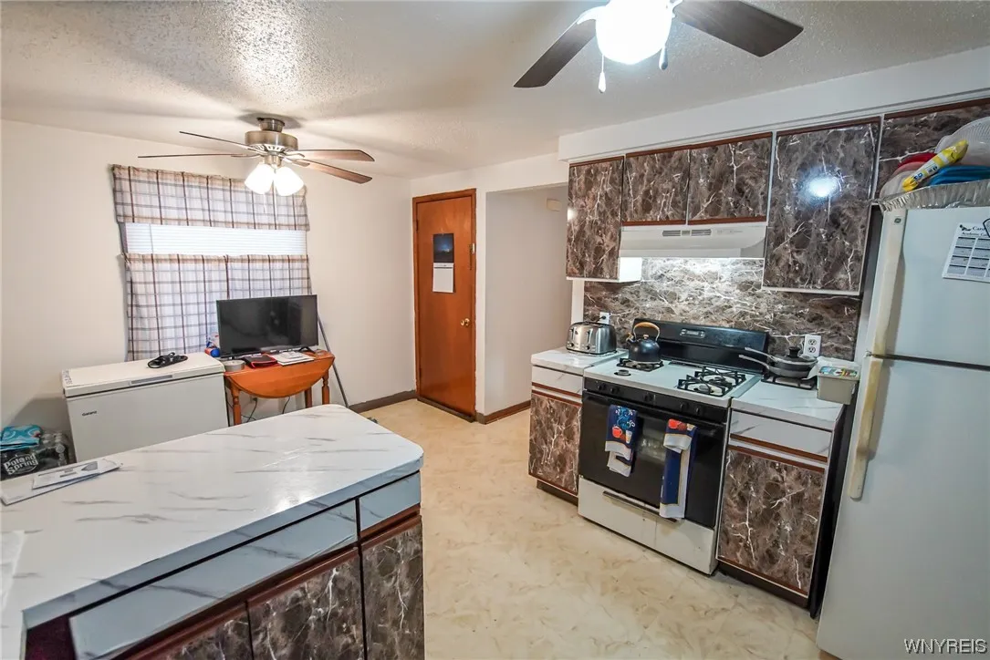 31 John Paul Court, Buffalo, New York 14206, Buffalo, New York 14206, 3 Bedrooms Bedrooms, 6 Rooms Rooms,1 BathroomBathrooms,Residential,Closed,31 John Paul Court, Buffalo, New York 14206,0,B1518618