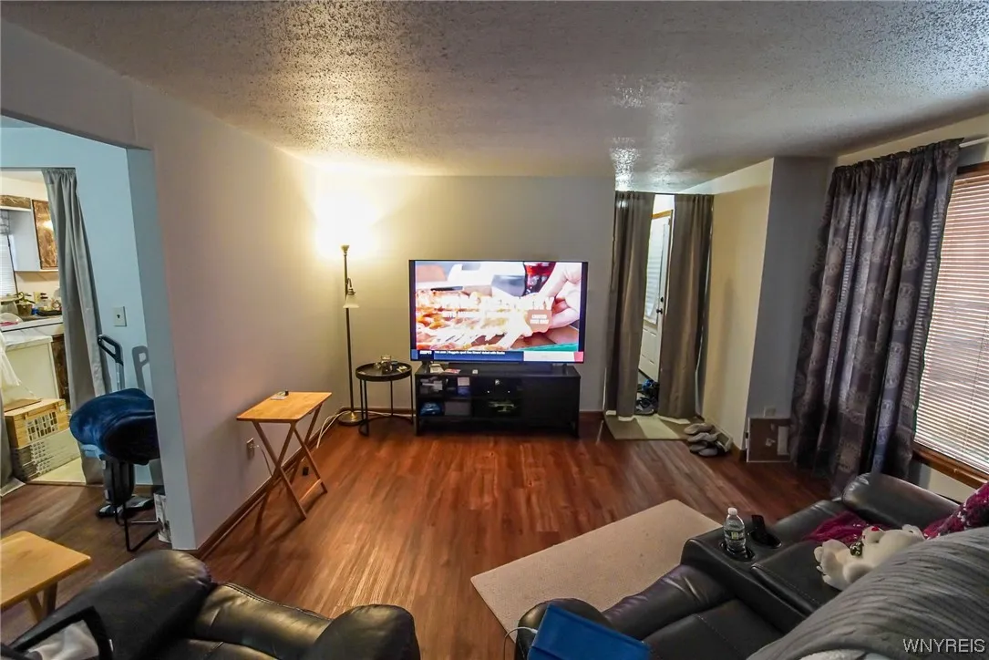 31 John Paul Court, Buffalo, New York 14206, Buffalo, New York 14206, 3 Bedrooms Bedrooms, 6 Rooms Rooms,1 BathroomBathrooms,Residential,Closed,31 John Paul Court, Buffalo, New York 14206,0,B1518618