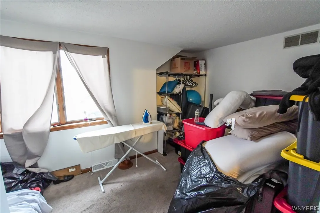31 John Paul Court, Buffalo, New York 14206, Buffalo, New York 14206, 3 Bedrooms Bedrooms, 6 Rooms Rooms,1 BathroomBathrooms,Residential,Closed,31 John Paul Court, Buffalo, New York 14206,0,B1518618