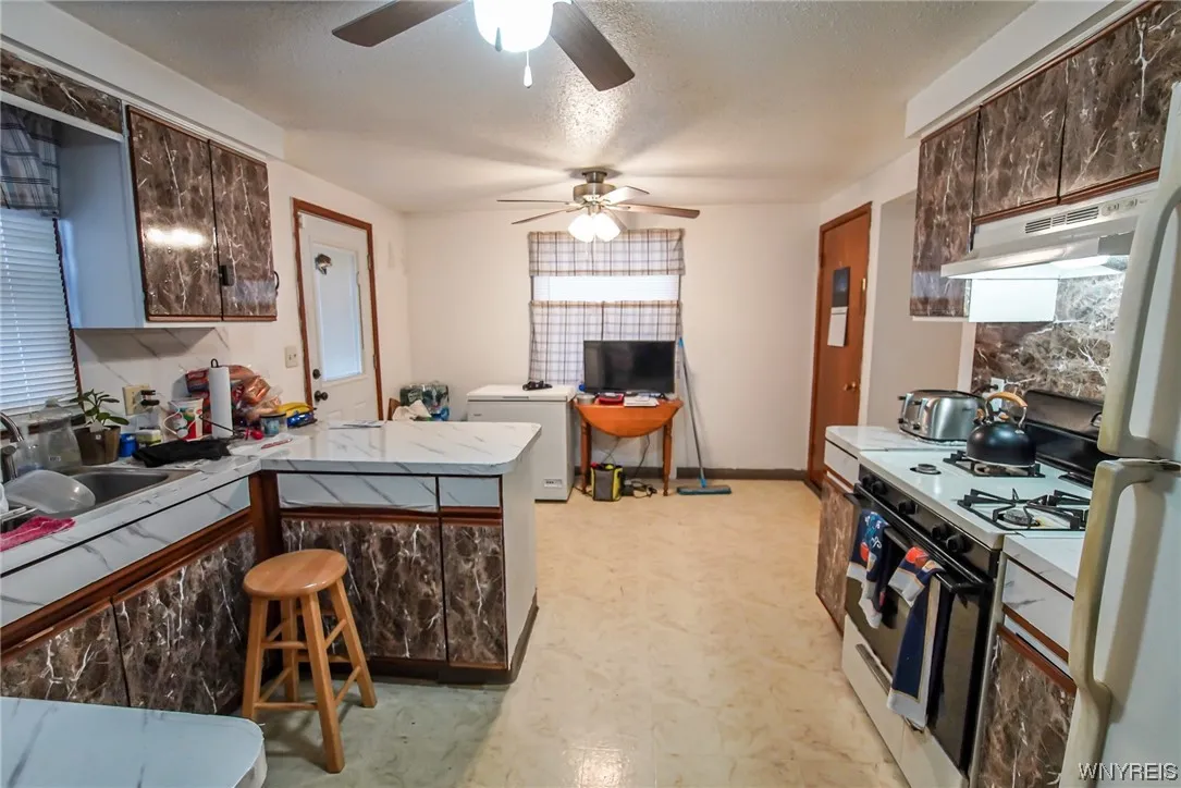 31 John Paul Court, Buffalo, New York 14206, Buffalo, New York 14206, 3 Bedrooms Bedrooms, 6 Rooms Rooms,1 BathroomBathrooms,Residential,Closed,31 John Paul Court, Buffalo, New York 14206,0,B1518618