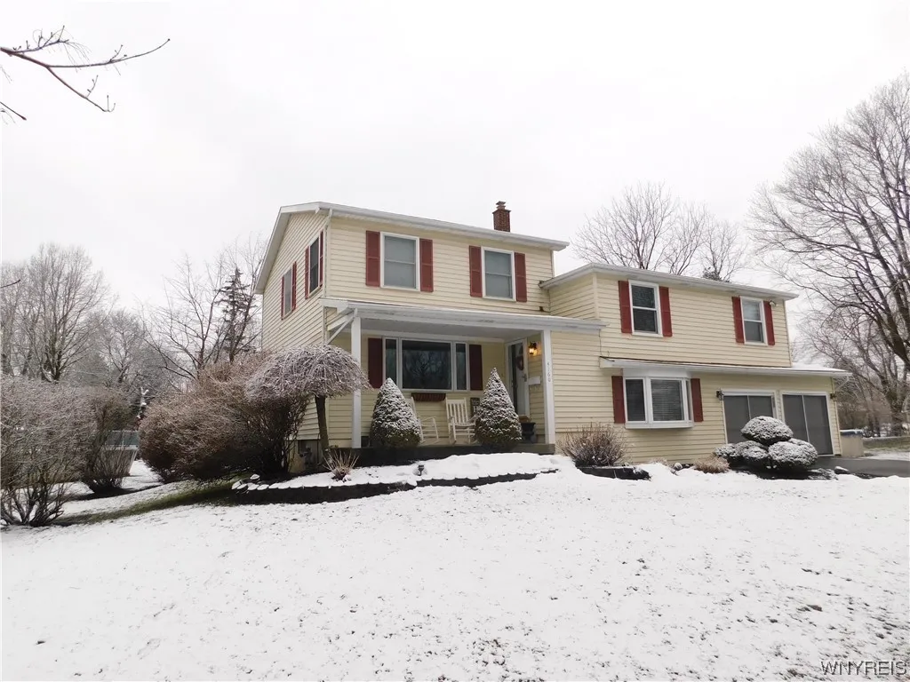 4160 James Court, Clarence, New York 14221, Clarence, New York 14221, 4 Bedrooms Bedrooms, 8 Rooms Rooms,3 BathroomsBathrooms,Residential,Closed,4160 James Court, Clarence, New York 14221,0,B1519328