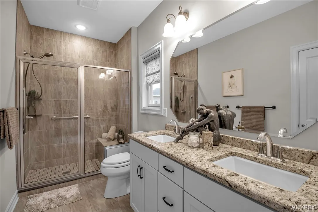 Primary ensuite bath
