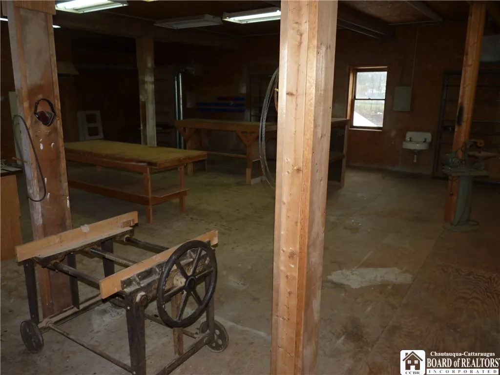 Large 2nd floor space