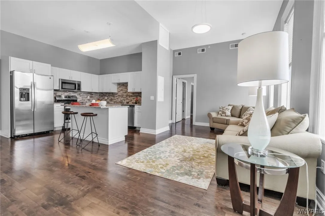 916 Main Street, Buffalo, New York 14202, Buffalo, New York 14202, 1 Bedroom Bedrooms, 5 Rooms Rooms,1 BathroomBathrooms,Residential Lease,Closed,916 Main Street, Buffalo, New York 14202,0,B1519893