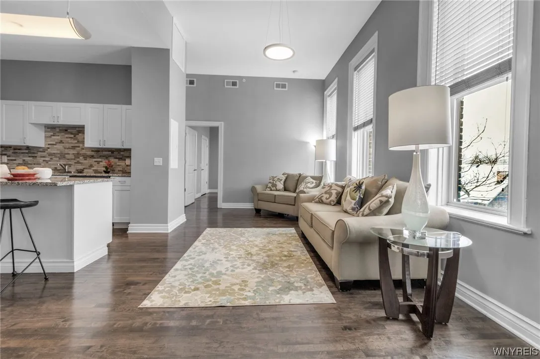 916 Main Street, Buffalo, New York 14202, Buffalo, New York 14202, 1 Bedroom Bedrooms, 5 Rooms Rooms,1 BathroomBathrooms,Residential Lease,Closed,916 Main Street, Buffalo, New York 14202,0,B1519893