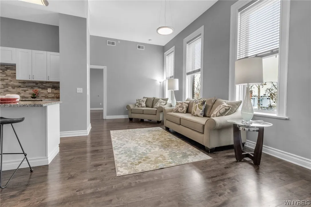 916 Main Street, Buffalo, New York 14202, Buffalo, New York 14202, 1 Bedroom Bedrooms, 5 Rooms Rooms,1 BathroomBathrooms,Residential Lease,Closed,916 Main Street, Buffalo, New York 14202,0,B1519893