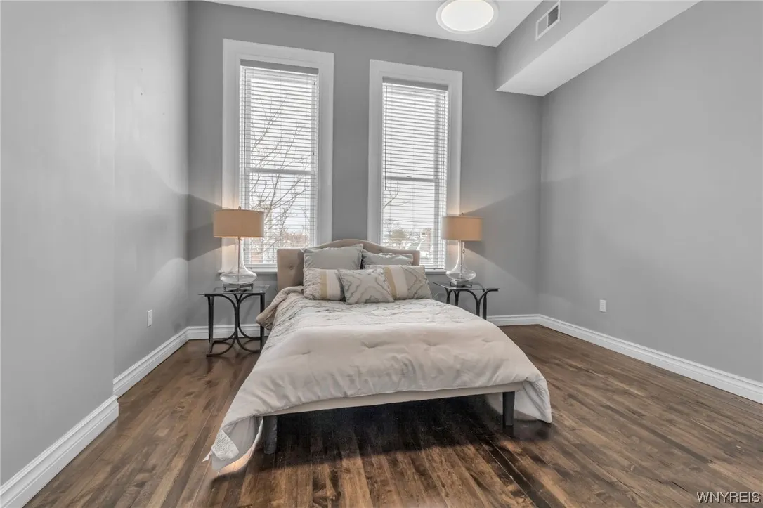 916 Main Street, Buffalo, New York 14202, Buffalo, New York 14202, 1 Bedroom Bedrooms, 5 Rooms Rooms,1 BathroomBathrooms,Residential Lease,Closed,916 Main Street, Buffalo, New York 14202,0,B1519893