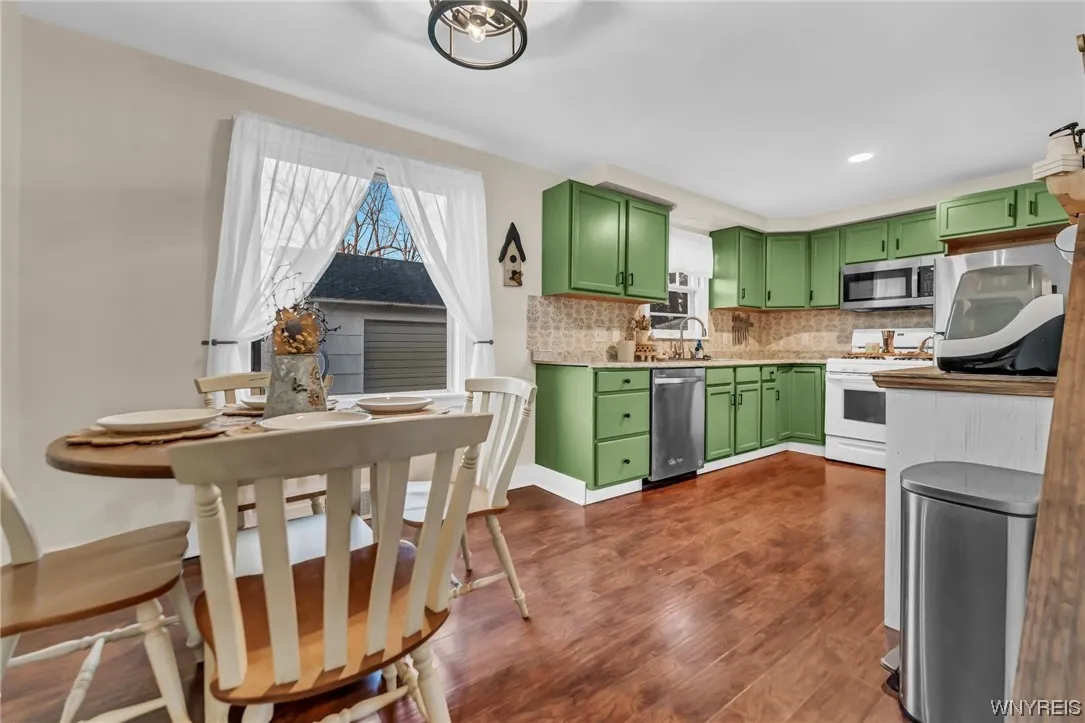29 Calvin Court North, Tonawanda-town, New York 14, Tonawanda, New York 14150, 3 Bedrooms Bedrooms, 5 Rooms Rooms,1 BathroomBathrooms,Residential,Closed,29 Calvin Court North, Tonawanda-town, New York 14,0,B1520045