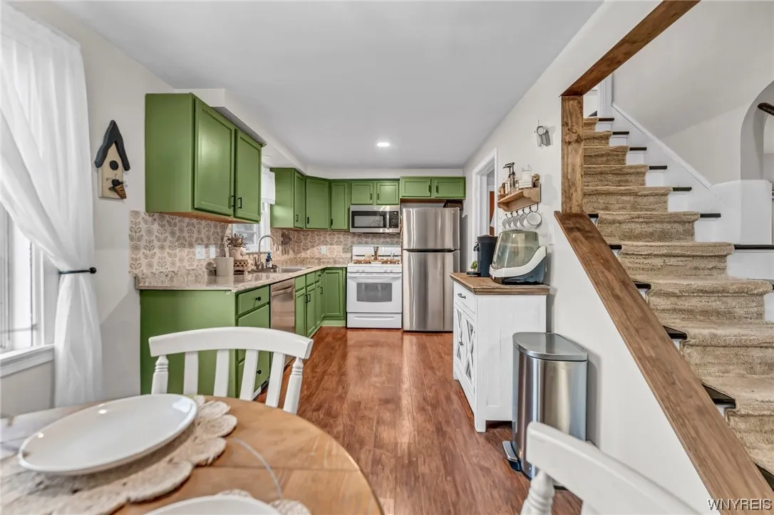 29 Calvin Court North, Tonawanda-town, New York 14, Tonawanda, New York 14150, 3 Bedrooms Bedrooms, 5 Rooms Rooms,1 BathroomBathrooms,Residential,Closed,29 Calvin Court North, Tonawanda-town, New York 14,0,B1520045