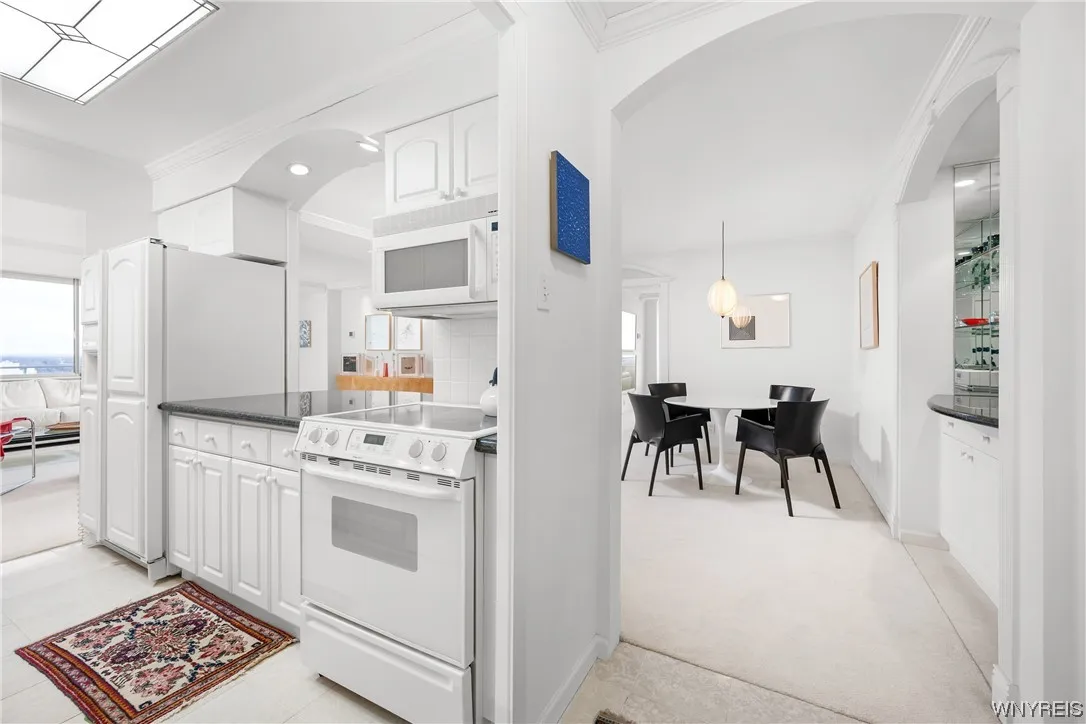 1088 Delaware Avenue 10a, Buffalo, New York 14209, Buffalo, New York 14209, 2 Bedrooms Bedrooms, 7 Rooms Rooms,2 BathroomsBathrooms,Residential,Closed,1088 Delaware Avenue 10a, Buffalo, New York 14209,0,B1519542