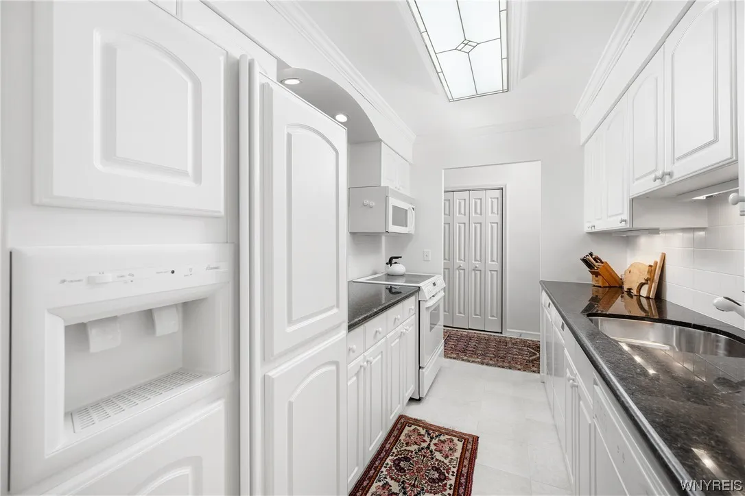 1088 Delaware Avenue 10a, Buffalo, New York 14209, Buffalo, New York 14209, 2 Bedrooms Bedrooms, 7 Rooms Rooms,2 BathroomsBathrooms,Residential,Closed,1088 Delaware Avenue 10a, Buffalo, New York 14209,0,B1519542