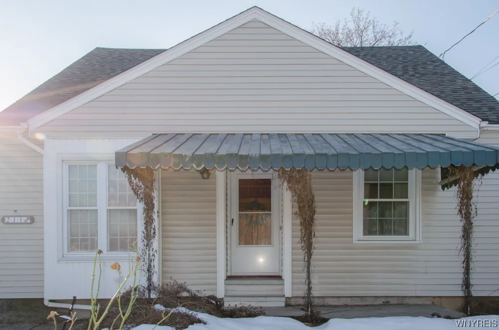 211 Orchard Park Road, West Seneca, New York 14224, West Seneca, New York 14224, 2 Bedrooms Bedrooms, 6 Rooms Rooms,1 BathroomBathrooms,Residential,Closed,211 Orchard Park Road, West Seneca, New York 14224,0,B1520476