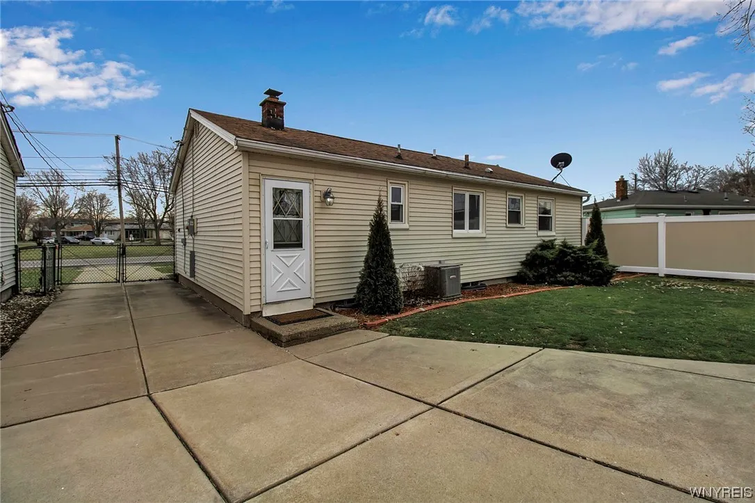 144 Two Mile Creek Road, Tonawanda-town, New York, Tonawanda, New York 14150, 3 Bedrooms Bedrooms, 6 Rooms Rooms,1 BathroomBathrooms,Residential,Closed,144 Two Mile Creek Road, Tonawanda-town, New York ,0,B1520729