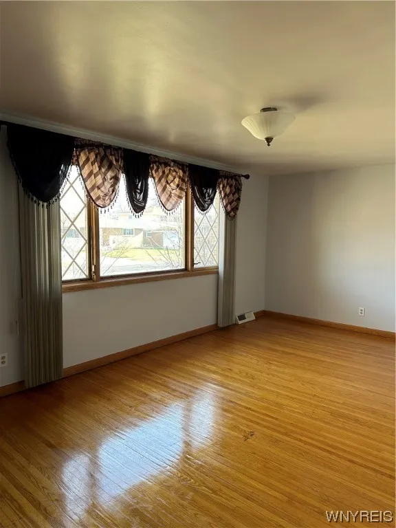28 Springfield Avenue, Tonawanda-town, New York 14, Tonawanda, New York 14150, 3 Bedrooms Bedrooms, 5 Rooms Rooms,2 BathroomsBathrooms,Residential,Closed,28 Springfield Avenue, Tonawanda-town, New York 14,0,B1521018