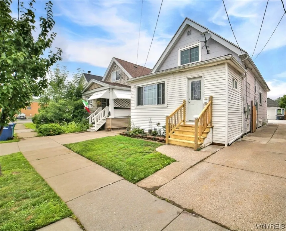 121 Eckhert Street, Buffalo, New York 14207, Buffalo, New York 14207, 3 Bedrooms Bedrooms, 7 Rooms Rooms,1 BathroomBathrooms,Residential,Closed,121 Eckhert Street, Buffalo, New York 14207,0,B1521586
