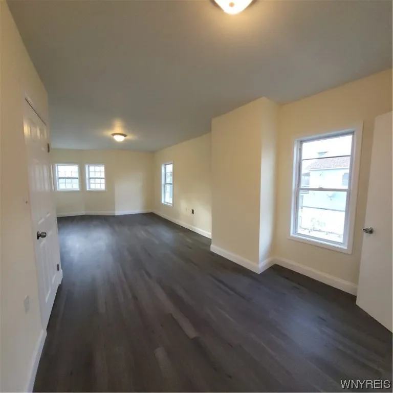 spacious family room/dining room