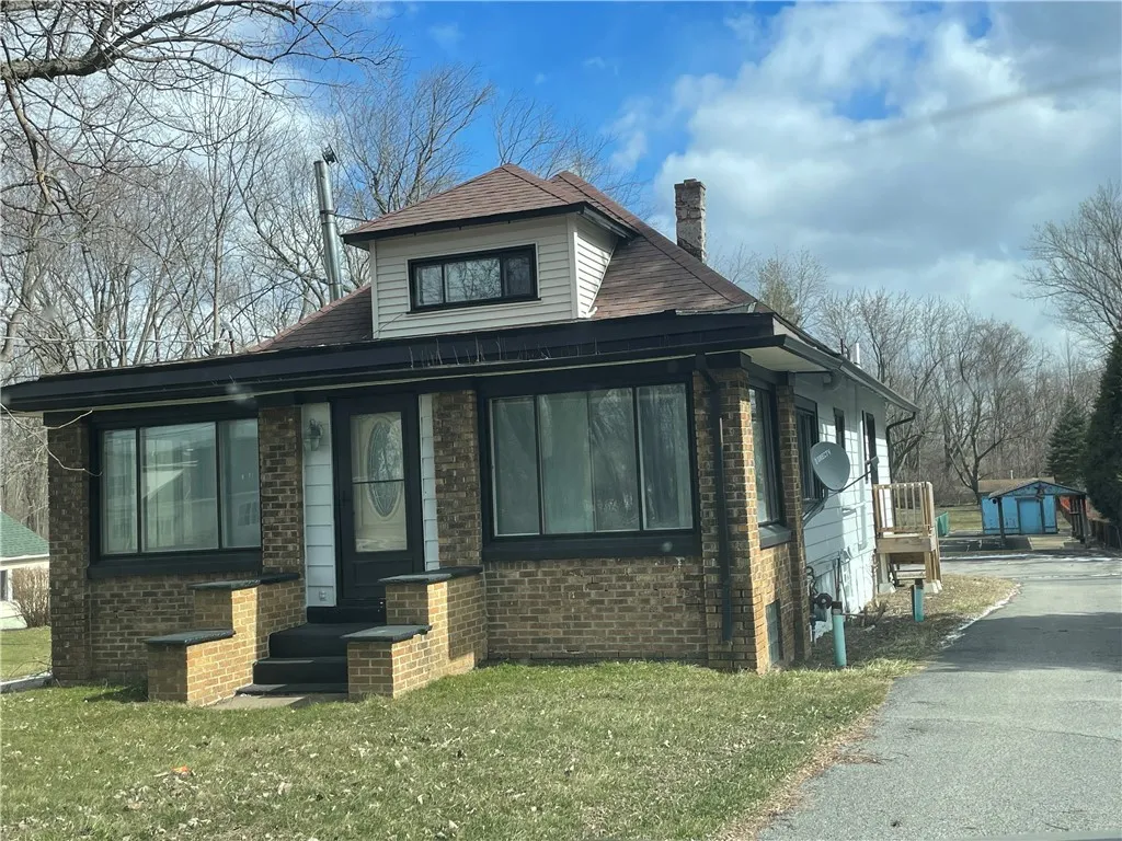 4758 South Park Avenue, Hamburg, New York 14075, Hamburg, New York 14075, 4 Bedrooms Bedrooms, 7 Rooms Rooms,1 BathroomBathrooms,Residential,Closed,4758 South Park Avenue, Hamburg, New York 14075,0,R1523674