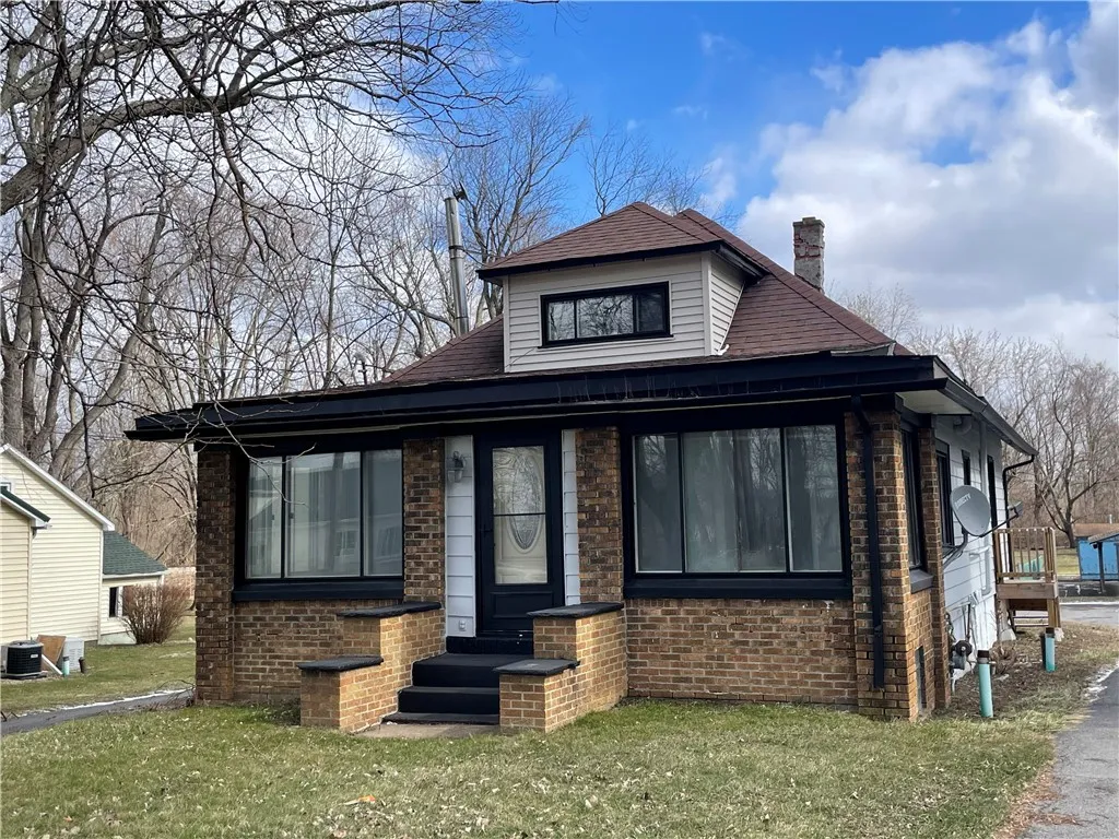 4758 South Park Avenue, Hamburg, New York 14075, Hamburg, New York 14075, 4 Bedrooms Bedrooms, 7 Rooms Rooms,1 BathroomBathrooms,Residential,Closed,4758 South Park Avenue, Hamburg, New York 14075,0,R1523674