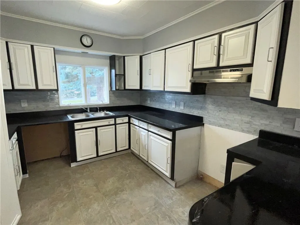 4758 South Park Avenue, Hamburg, New York 14075, Hamburg, New York 14075, 4 Bedrooms Bedrooms, 7 Rooms Rooms,1 BathroomBathrooms,Residential,Closed,4758 South Park Avenue, Hamburg, New York 14075,0,R1523674